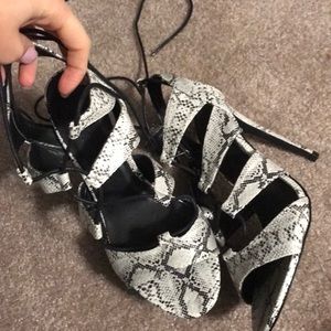 Snakeprint heels